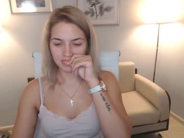 avery_luxary chaturbate