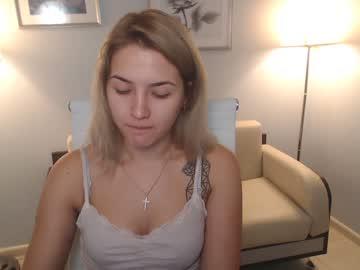 avery_luxary chaturbate
