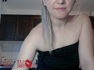 BlondeDoll22 bongacams