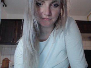 BlondeDoll22 bongacams