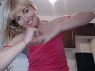 BlondeDoll22 bongacams