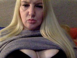 BlondyVio bongacams