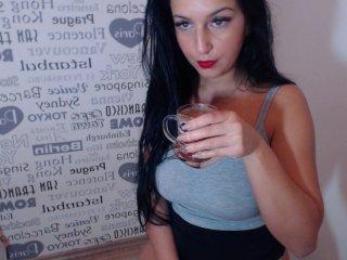 carinadiamo18 bongacams