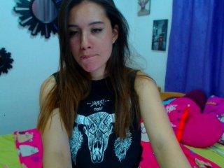 Charlottecand bongacams