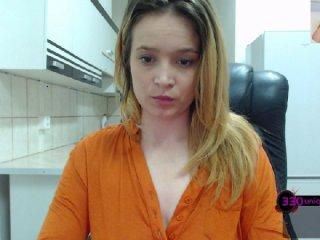 Cute-Saundra bongacams