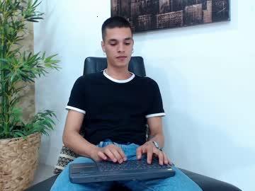 daniel_fox_x chaturbate