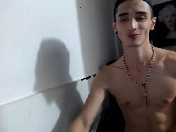 felipecollins19 chaturbate