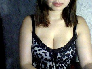 HoneyLips222 bongacams