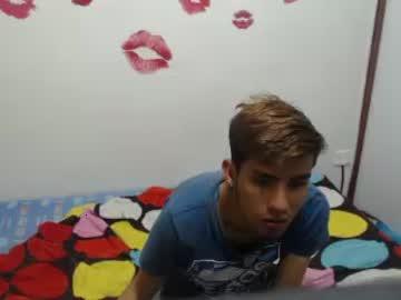 jillysebashotsexyboys chaturbate