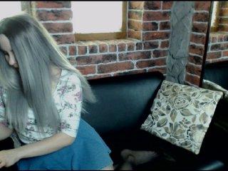 JuicySummer bongacams