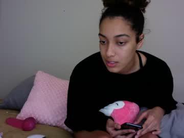 laylaloveoxo chaturbate