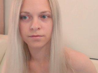 littleblondy bongacams