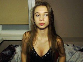 LucySuperGirl bongacams