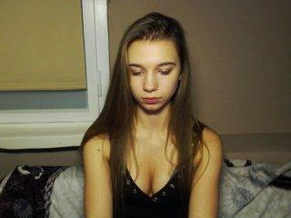 LucySuperGirl bongacams