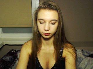 LucySuperGirl bongacams