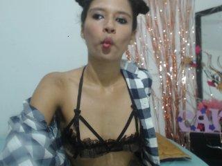 nahomihot1 bongacams