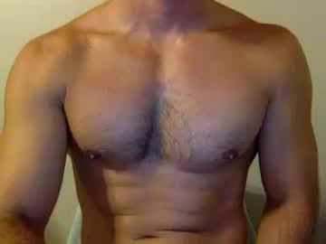 runnerzback2it chaturbate