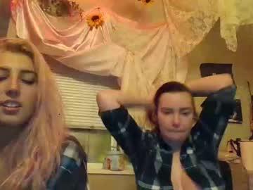 twobrokegirlz215 chaturbate